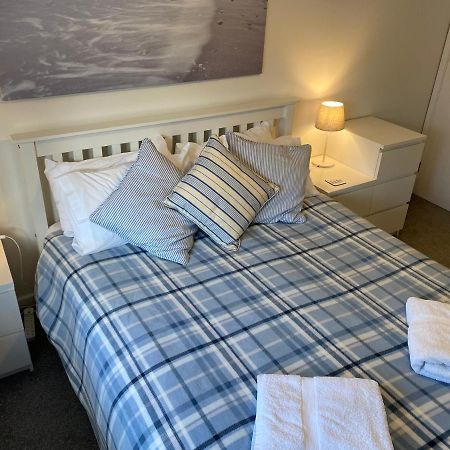 סיוויו Trafalgar, Lovely Ground Floor Flat With Outside Patio Garden, Minutes Walk To Seafront מראה חיצוני תמונה
