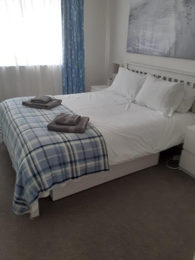 סיוויו Trafalgar, Lovely Ground Floor Flat With Outside Patio Garden, Minutes Walk To Seafront מראה חיצוני תמונה