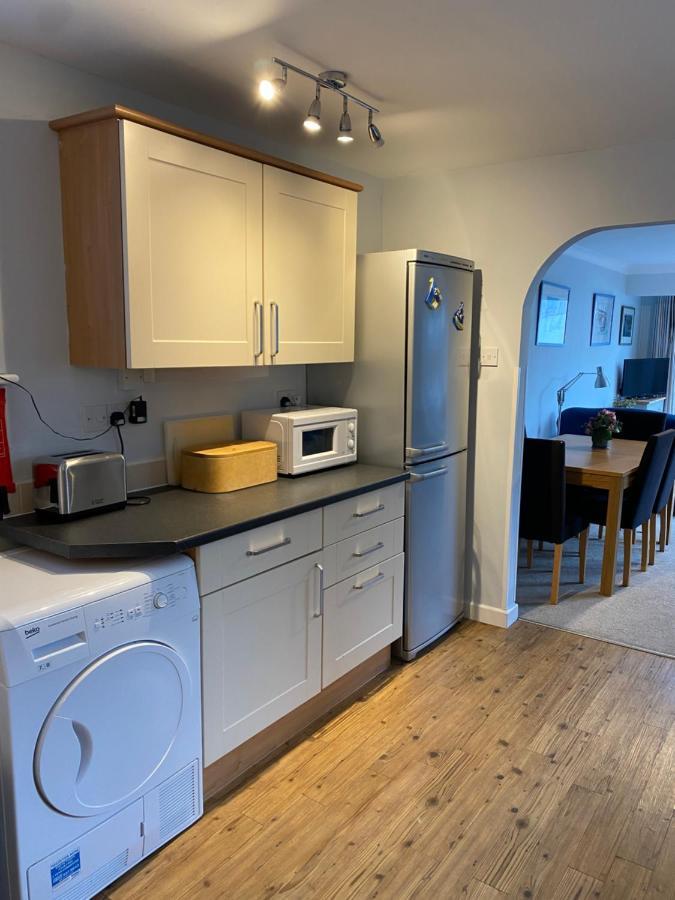 סיוויו Trafalgar, Lovely Ground Floor Flat With Outside Patio Garden, Minutes Walk To Seafront מראה חיצוני תמונה