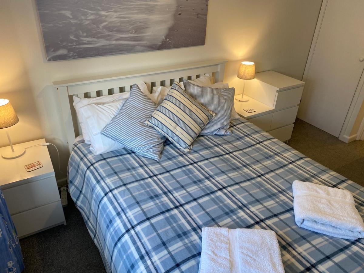 סיוויו Trafalgar, Lovely Ground Floor Flat With Outside Patio Garden, Minutes Walk To Seafront מראה חיצוני תמונה