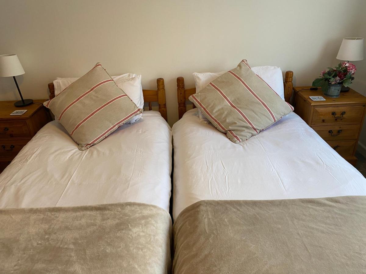 סיוויו Trafalgar, Lovely Ground Floor Flat With Outside Patio Garden, Minutes Walk To Seafront מראה חיצוני תמונה