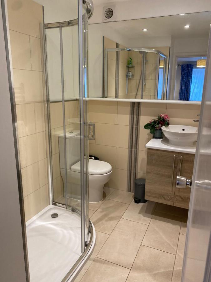 סיוויו Trafalgar, Lovely Ground Floor Flat With Outside Patio Garden, Minutes Walk To Seafront מראה חיצוני תמונה