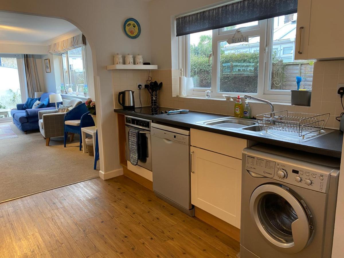 סיוויו Trafalgar, Lovely Ground Floor Flat With Outside Patio Garden, Minutes Walk To Seafront מראה חיצוני תמונה